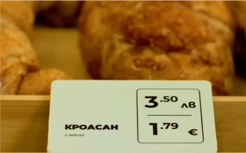  Двойното изписване на цените - в евро и в лева, отива в историята.