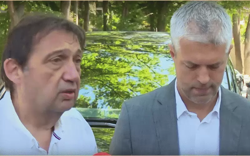 Министър и кмет обясниха, че доставчиците на ток и и вода не са много "кооперативни" за решаване на проблемите с незаконните сгради в Баба Алино.  