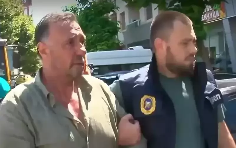 Христо Широков (вляво) беше задържан на два пъти от служители на полицията и на ГДБОП, но после беше пускан