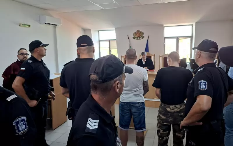 Тримата обвиняеми в пловдивския съд

