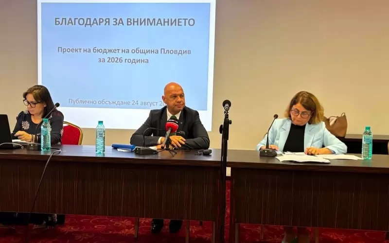 Пловдивският кмет Костадин Димитров си има доста проблеми с "приятелски огън".