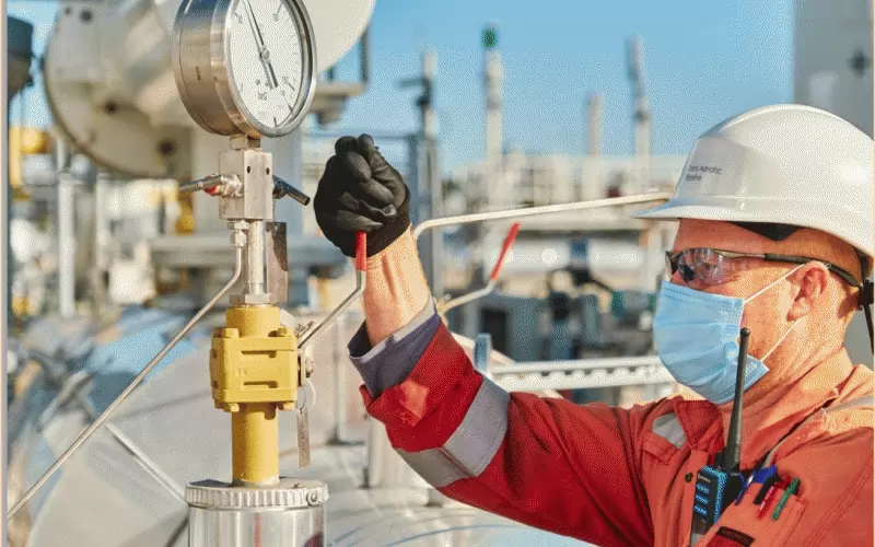 Трансадриатическият газопровод е част от Южния газов коридор. Пренася природен газ за Европа от находището „Шах Дениз II“ в Азербайджан. Преминава през Северна Гърция, Албания и Адриатическо море и стига до Южна Италия. Свързва се с ТАНАП - Трансанадолския газопровод, на гръцко-турската граница.