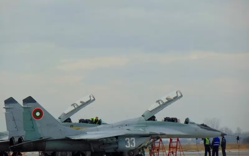 Пилотите и наземния състав на МиГ-29 и на F-16 може да си докарат над 500 евро добавки на месец, когато наредбата бъде приета