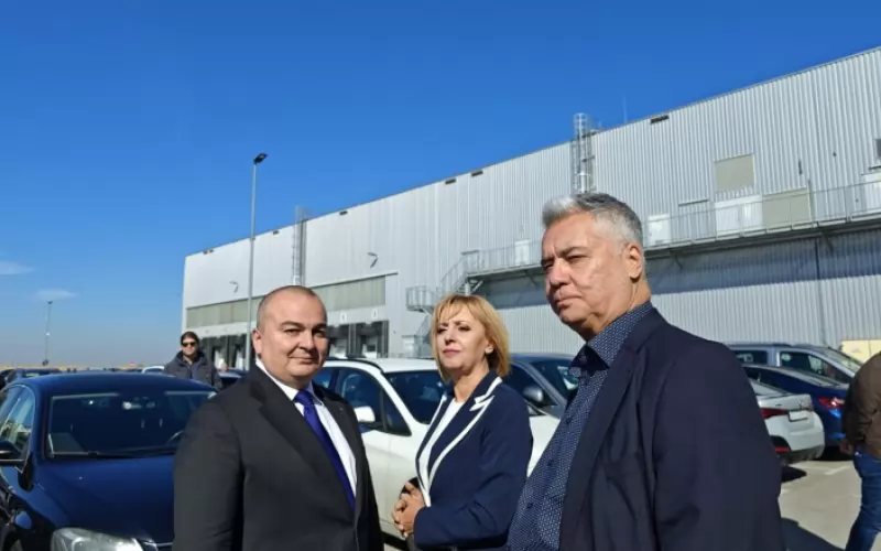 Земеделският министър Пламен Абровски, председателят на КЗП Мая Манолова и директорът на НАП Борис Михайлов дадоха старт на съвместни проверки по складовете на търговските вериги.