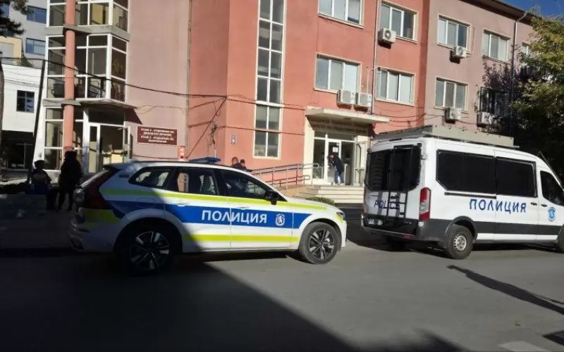 Полиция блокира един от входовете на болницата