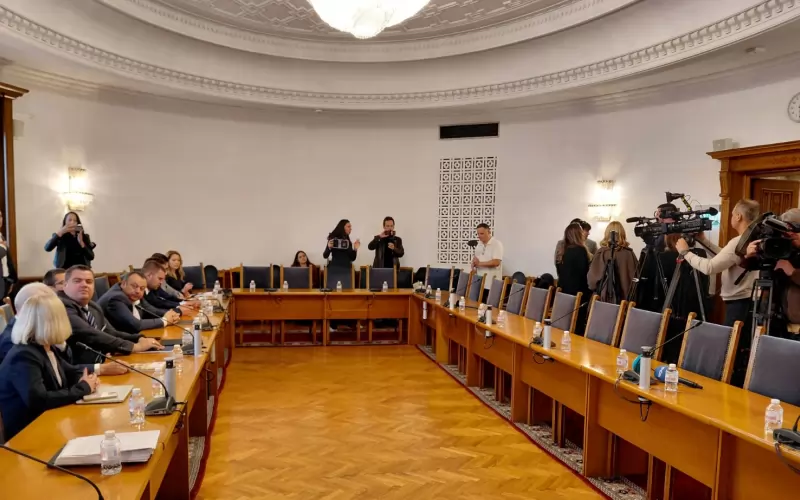 Опозицията се събра, журналистите бяха повече от депутатите, а местата за членовете на "Прогресивна България" останаха празни.