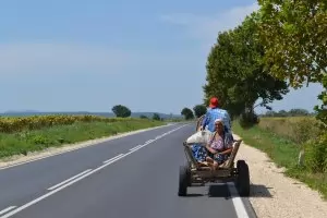 Разруха - това е животът на метър от прерязаните от Бойко Борисов ленти