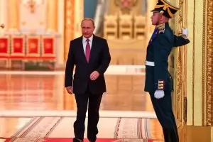 Путин затяга контрола върху интернета в Русия чрез нов закон