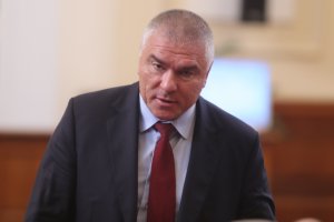 Въпреки всичките си минали конфликти и противоречия националистическите формации плавно