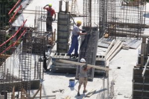 Необоснованото увеличение на минималната работна заплата ще има проинфлационен ефект