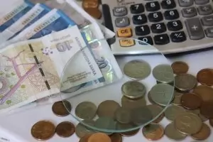 Държавата дава пари на училища и детски градини за заслуги