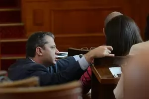 "Моряци" бягат от потъващия кораб на ГЕРБ