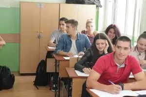 МОН няма да прави компромис с матурата по английски