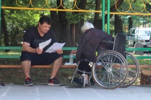 Кабинетът вчера намери временно решение на проблема със социалните услуги личен асистент