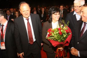 Бившият председател на БСП Михаил Миков обяви че напуска партията