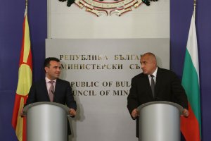 Еврокомисарят по разширяването Оливер Вархели заяви че македонската администрация трябва да