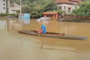 В Тетевенско извадиха лодки заради наводненията
