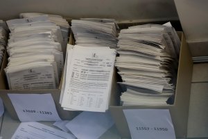 Над 11 000 учени продължават да чакат да бъдат вписани