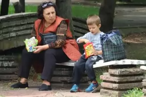 Учени откриха защо преяждаме с мазна и сладка храна