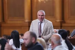 "Воля" иска оставката на вицепремиера Каракачанов