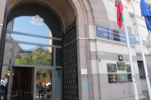 Бизнесът иска електронни трудови книжки вместо нови хартиени