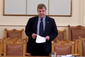 Каракачанов притиска партньорите си за стратегията за ромите