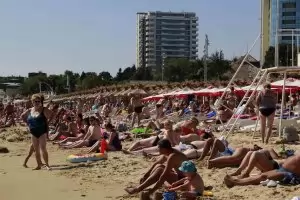 Средната заплата в София е 1729 лв., в Благоевград - 809 лв.