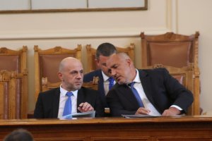 Министър председателят Бойко Борисов вече е в Народното събрание за да