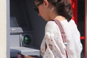 100 млн лв повече от такси са събрали от клиентите си търговските