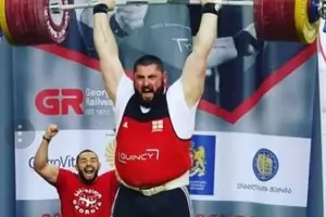 Талахадзе пак вдигна повече от световния рекорд