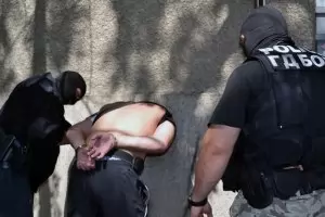 По една бронежилетка се пада на петима полицаи