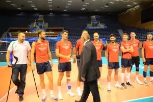 Борисов счупи държавната касичка пред волейболистите във Варна