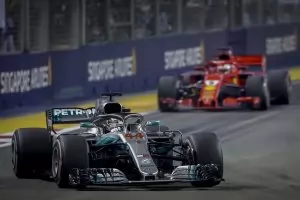 Хамилтън вече посяга към петата титла във Формула 1