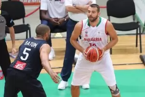 България победи Франция на баскетбол (видео)