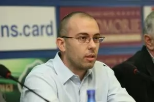 Защо намалява бюджетният излишък