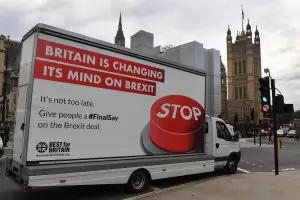 Великобритания и ЕС договориха предпазна клауза за Брекзит