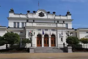 20 кандидат-депутати влязоха в парламента с хитрост