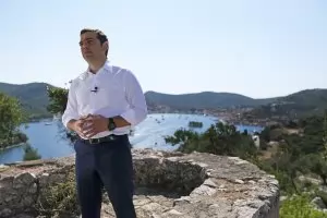 Гърция вече плува без спасителен пояс