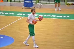Везенков е в състава за квалификациите за Евробаскет `21