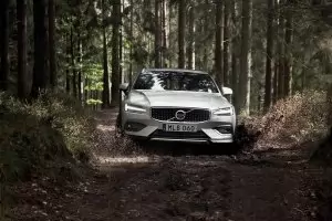 Volvo V60 вече има и Cross Country версия