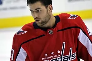 НХЛ наказа с 20 мача и $1.26 млн. хокеист, ударил съперник в контрола