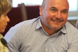 Гн Дацов вижда  ли се измерението на кризата от