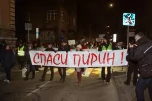 Правителството пак настоява, че в Пирин може да се строи