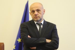 Заплатите на чиновниците в държавната администрация надхвърлят по ръст тези в