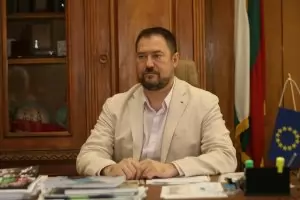 Съдът решава да пусне ли бившия шеф на Агенцията за българите в чужбина
