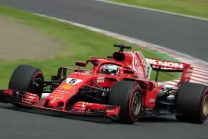 Поредната криза във "Ферари" заплашва кариерата на Фетел
