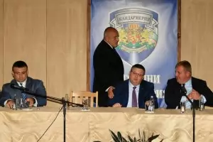 Борисов и Цацаров съсипаха от критики редовите полицаи