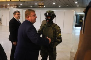 Парламентът възстанови срочната военна служба като засега е предвидено тя