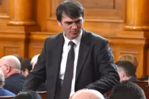 Андон Дончев: Агенцията за българите в чужбина има твърде големи права