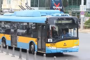 Перфораторите "от ерата на Флинтстоун" остават поне още година